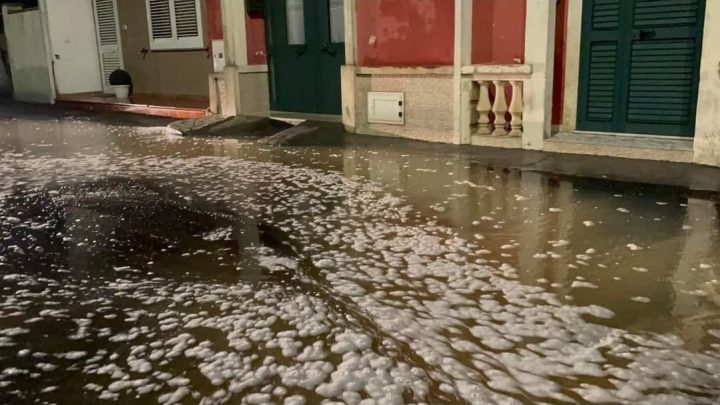 “Ti Porto in Centro”… i torrenti d’acqua!… dopo i lavori, via Aia Vecchia già allagata con le prime piogge