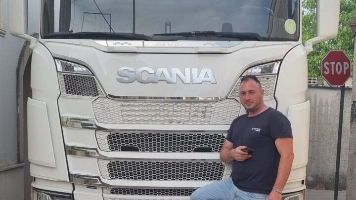 Antonio Orsini, 37enne autotrasportatore collepassese, premiato al “Salento Truck”: 1° nel Truck Pulling e 3° nello Slalom