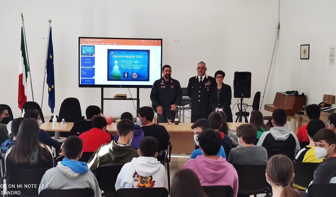 Incontro dei Carabinieri con gli alunni della Secondaria su pericoli e uso di materiali pirotecnici. Le regole da seguire