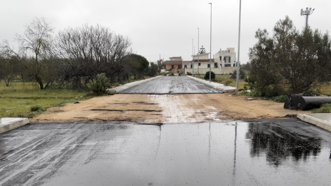 Le “foto del giorno”: la “situazione pirandelliana”… di via Pirandello… ovvero “asfaltus interruptus” che “porta al centro” a zig zag