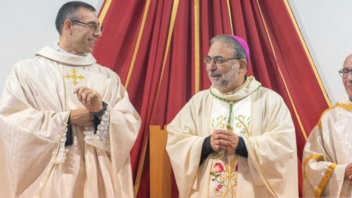 Folla di fedeli per l’insediamento del Parroco della “Cristo Re” Don Antonio Tondi … “dalle  api dovremmo apprendere laboriosità, sinodalità e rinascita”