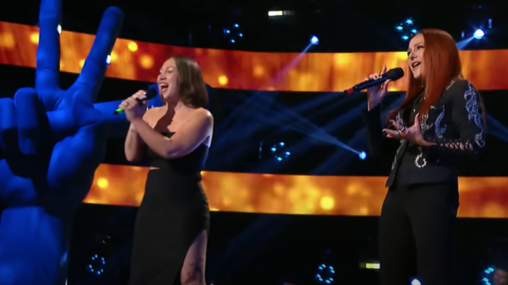 Strepitosa esibizione a “The Voice Romania” di Daniela Malerba e Elena De Salve, il “duo Elda”