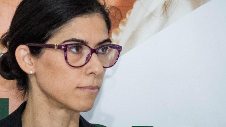 “Turiamoci il naso e votiamo…” Laura Manta sindaco per archiviare il disastroso ventennio Perrone-Menozzi!