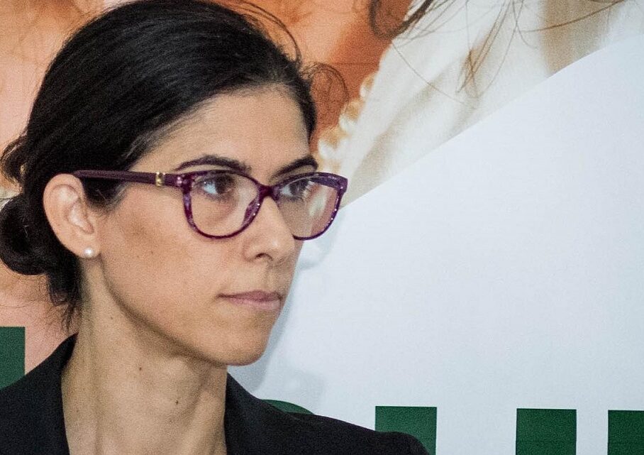 “Turiamoci il naso e votiamo…” Laura Manta sindaco per archiviare il disastroso ventennio Perrone-Menozzi!