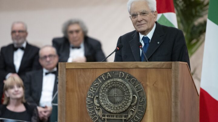 Mattarella a Lecce per i 70 anni dell’Università del Salento: “La cultura per governare i grandi mutamenti… al centro la persona umana, il dialogo, il confronto, il dubbio…”