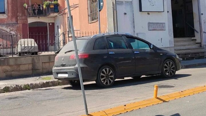 La “foto del giorno”: un “genio del parcheggio”