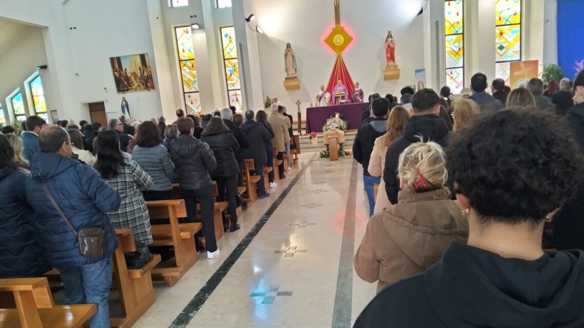 Comunità partecipe e Chiesa gremita per l’ultimo saluto a Sabina, una donna di “cura e sorriso” ha detto don Antonio nella sua omelia